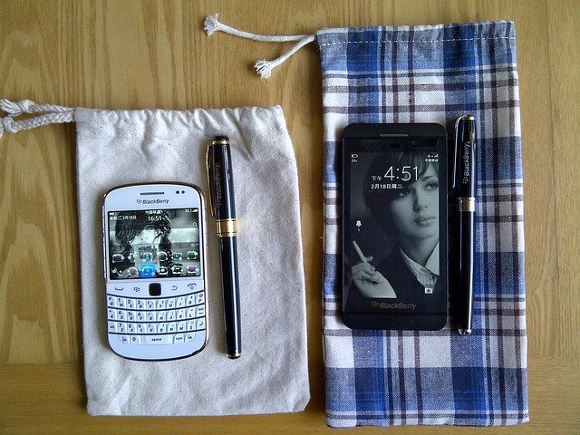 Smartphone Blackberry Phone Office  - jieyirain / Pixabay
